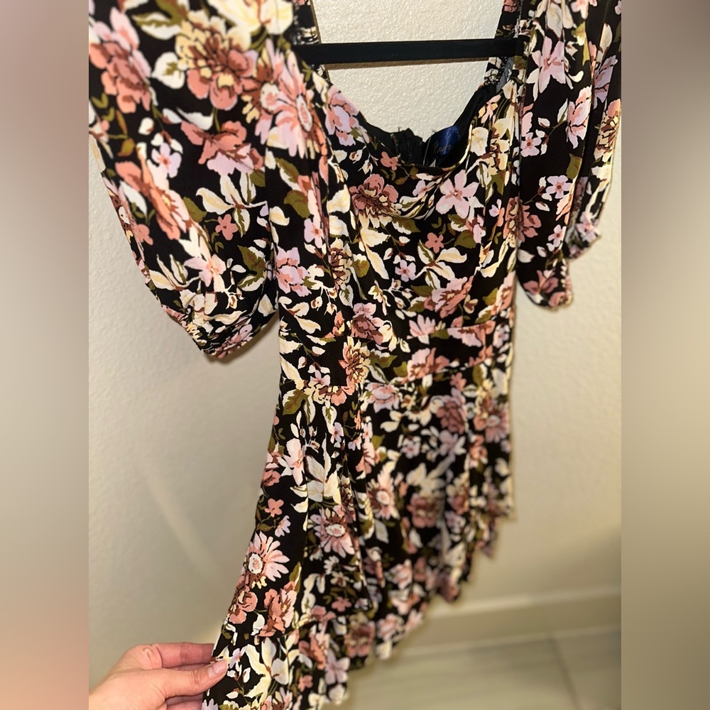 Floral Printed Romper 
Size M